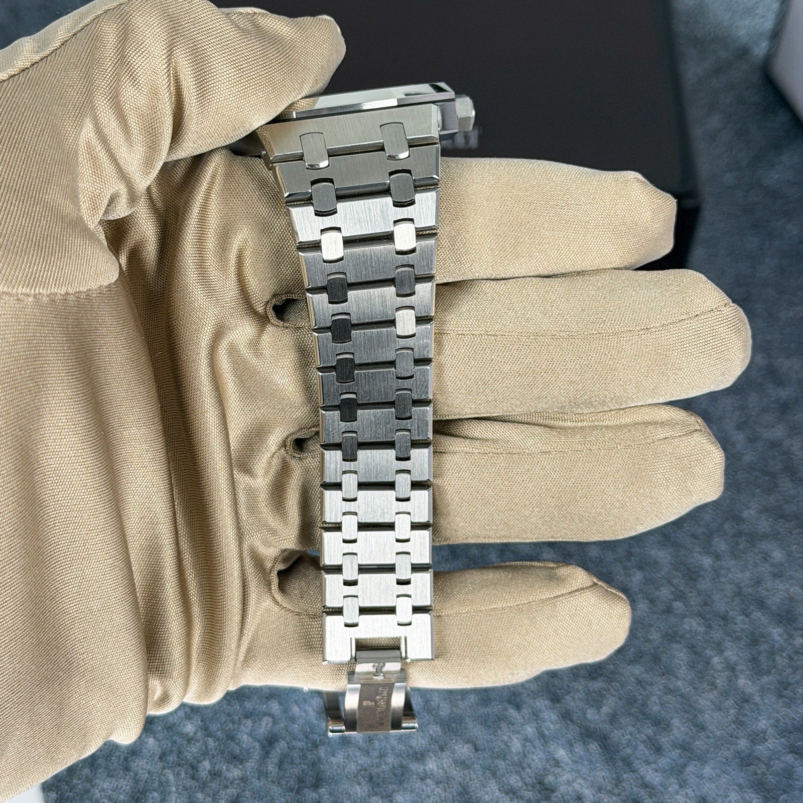 Audemars Piguet Royal Oak Men’s Black Watch – 15400ST Full Set All Links