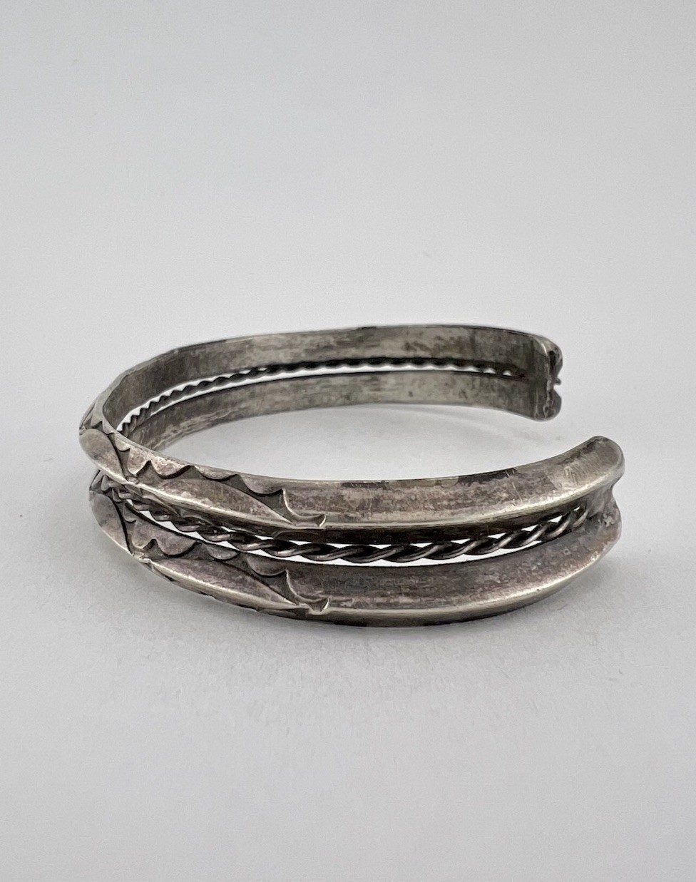Vtg Fred Harvey Era Navajo Sterling Silver Stamped Carinated 2 Row Cuff Bracelet