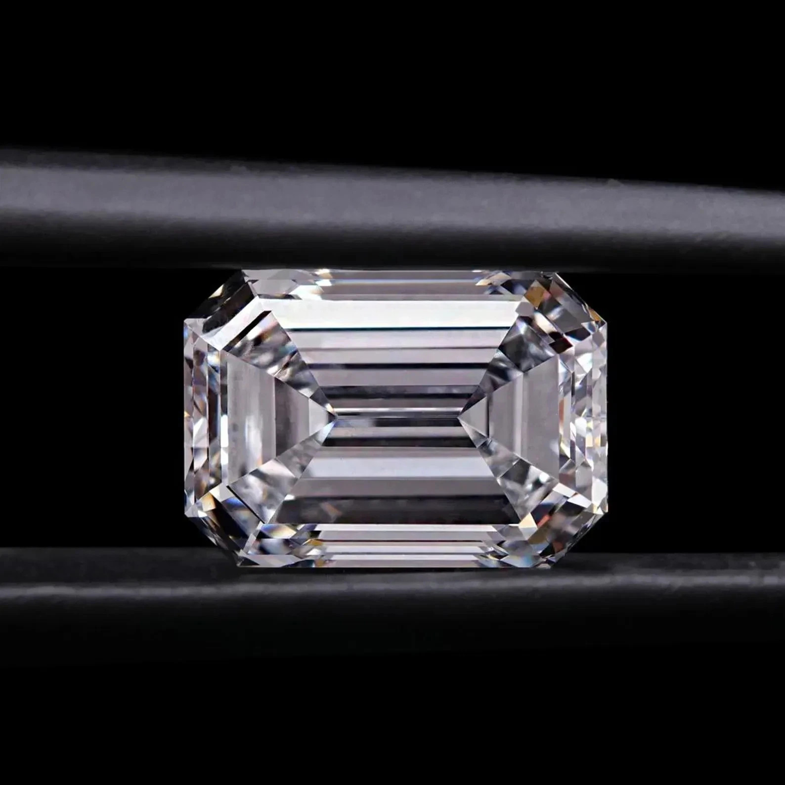 Loose 10.00 Ct Lab-Grown CVD Diamond Emerald Cut Natural D Color VVS1 Certified