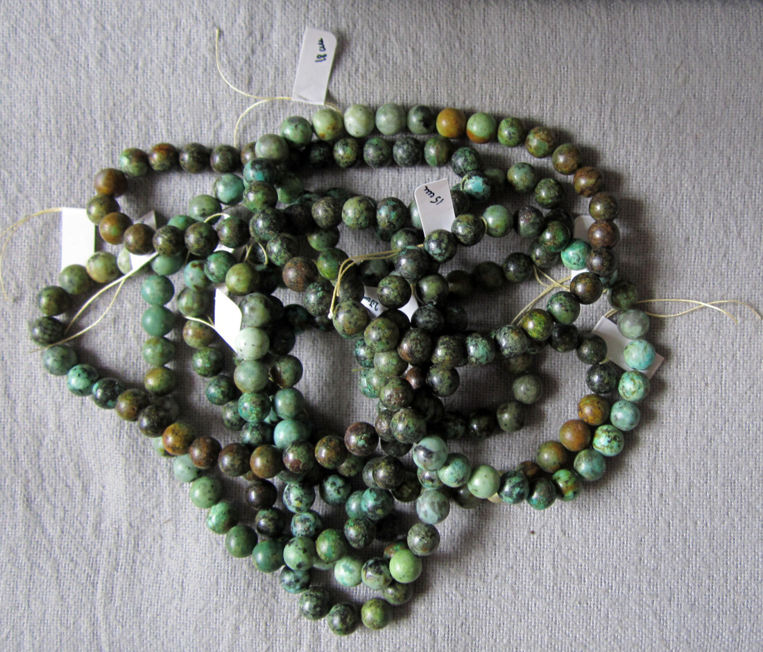 Armband aus Türkis / Tansania Kugeln Ø ca. 6 mm / 15-20 cm Weite elastisch