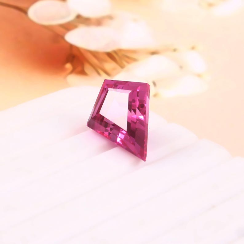 Brand New Arrival Pink Sapphire 5.45 Ct Kite Shape CERTIFIED Cut Loose Gemstone