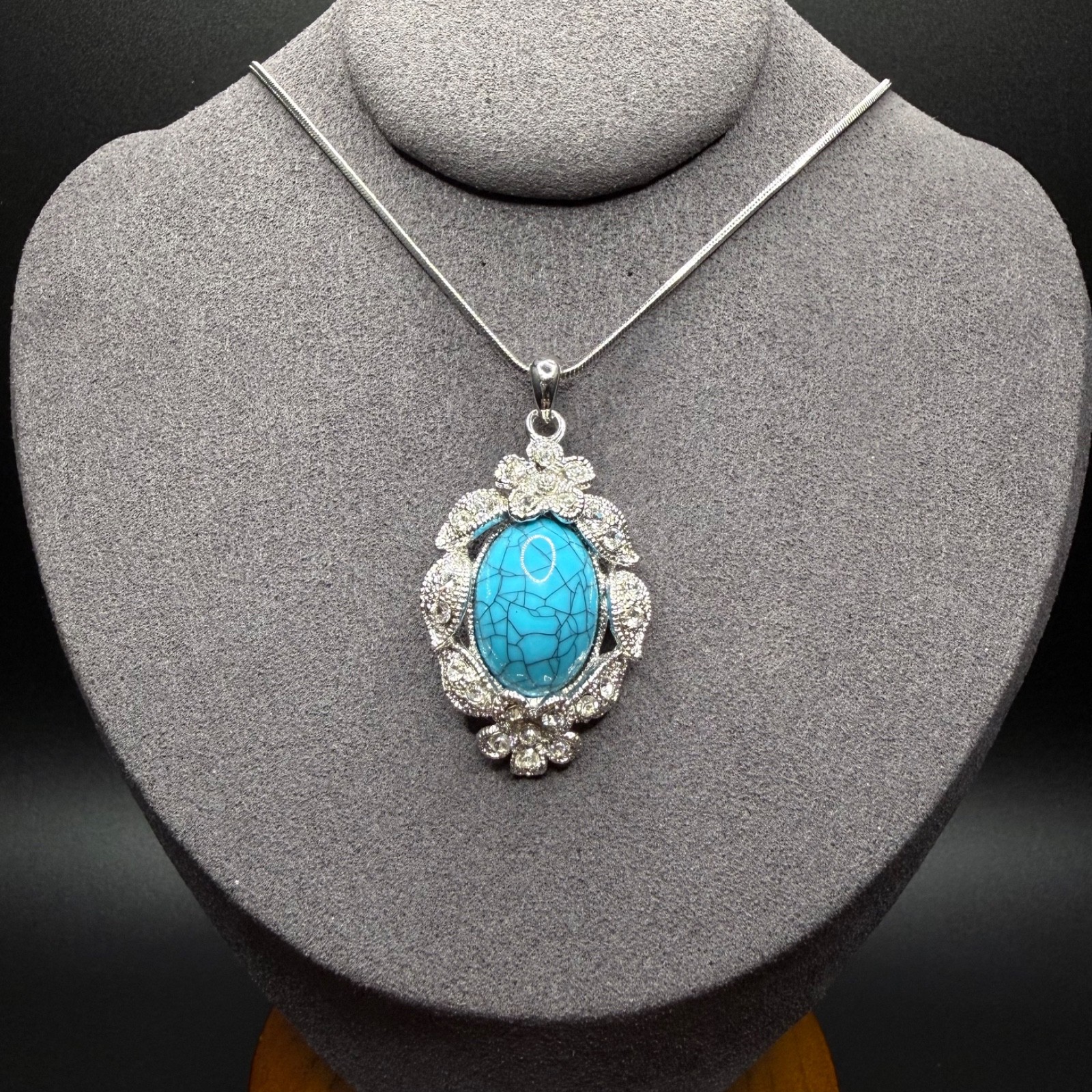 Faux Turquoise Cabochon Floral Rhinestone Pendant Necklace Silver Tone Y2K 2000s
