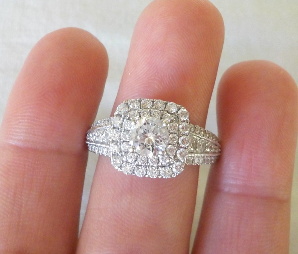 Dazzling 14K White Gold 0.55c Solitaire Diamond Halo Ring -5.84 gm, Sz 8, 1.29ct