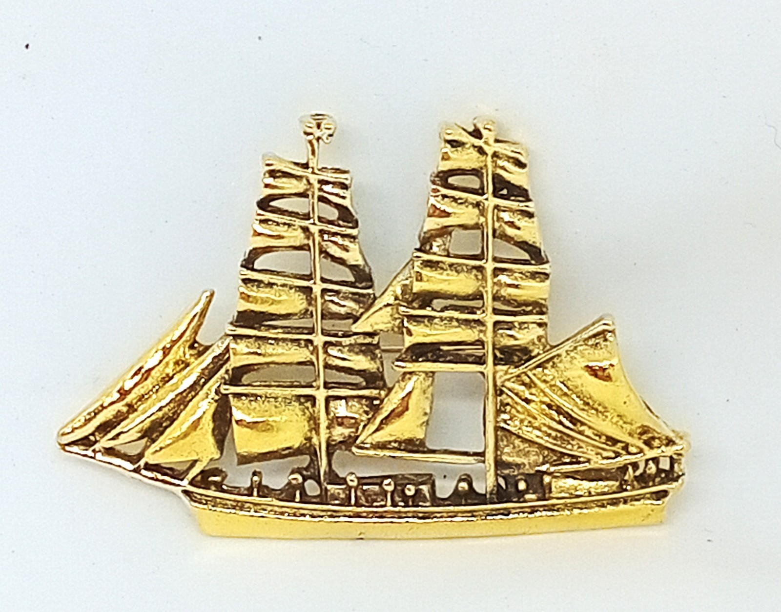 Gold Tone Sailing Ship Nautical Brooch Pin New without Tag