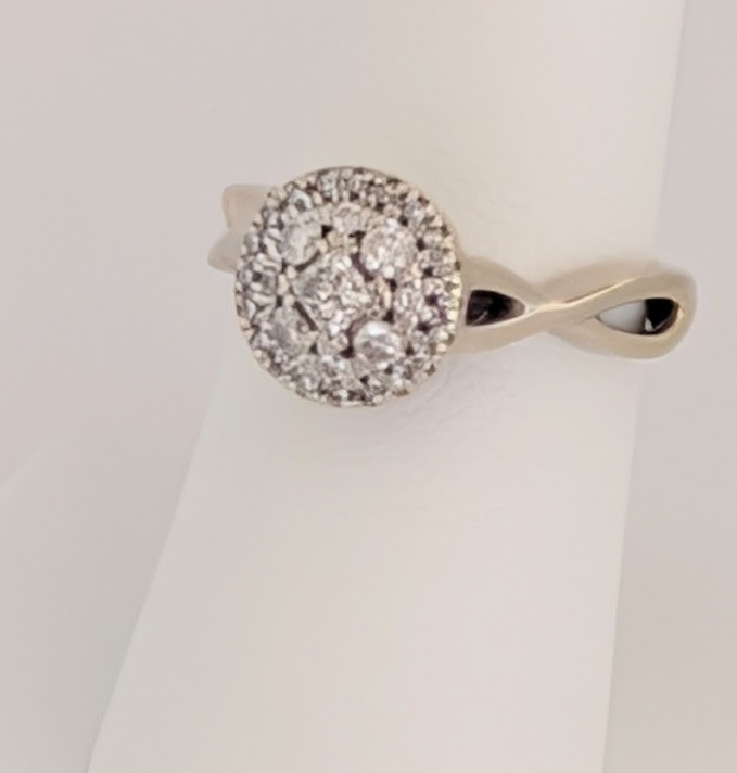 2/3 Carat Diamond Ring 14K Gold 4.6 Grams Retail $2099 Make me An Offer!