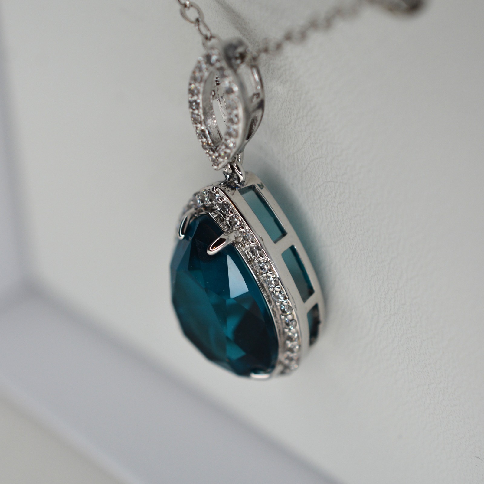 Ocean Blue Topaz Necklace – Rhodium – 18 inch – Bomb Party – RBP2367