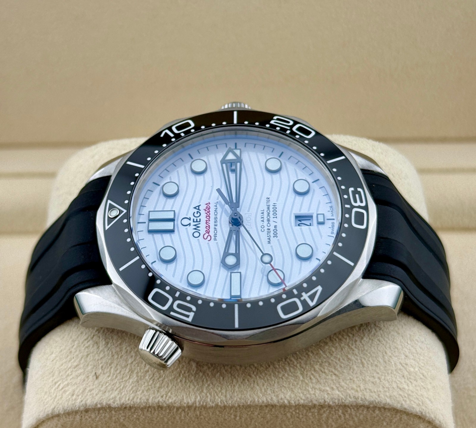 OMEGA Seamaster Diver 300M 210.32.42.20.04.001. 42mm. Full Set.