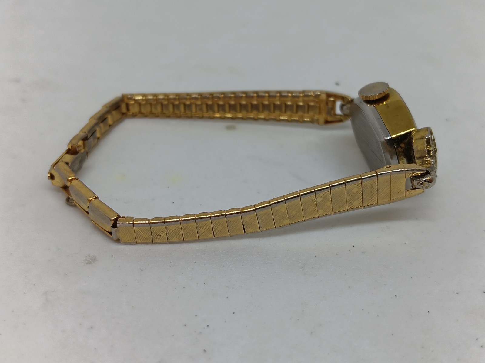VINTAGE 1965 Bolivia Women’s 17 mm Manual Wind Gold Tone Watch