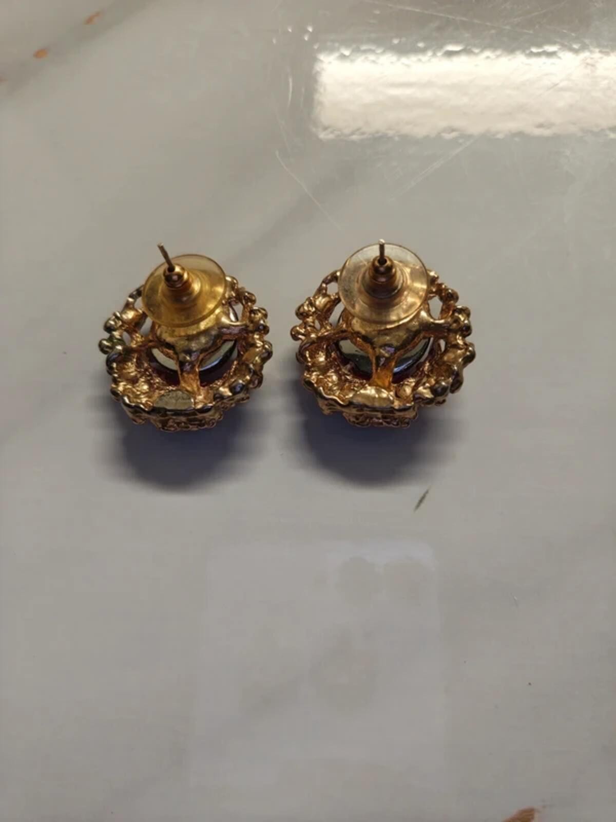 Faux Amethyst gold tone pierce earring