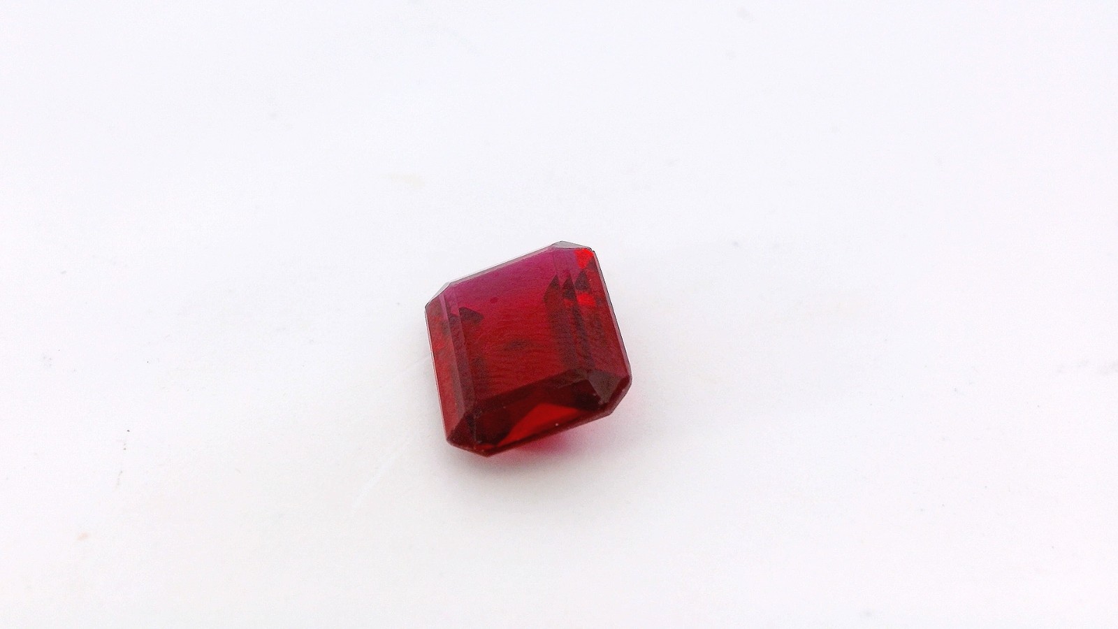 8.07ct Emerald Cut Lab Created Ruby Gemstone 13.7 x 10.1 x 5.05 mm