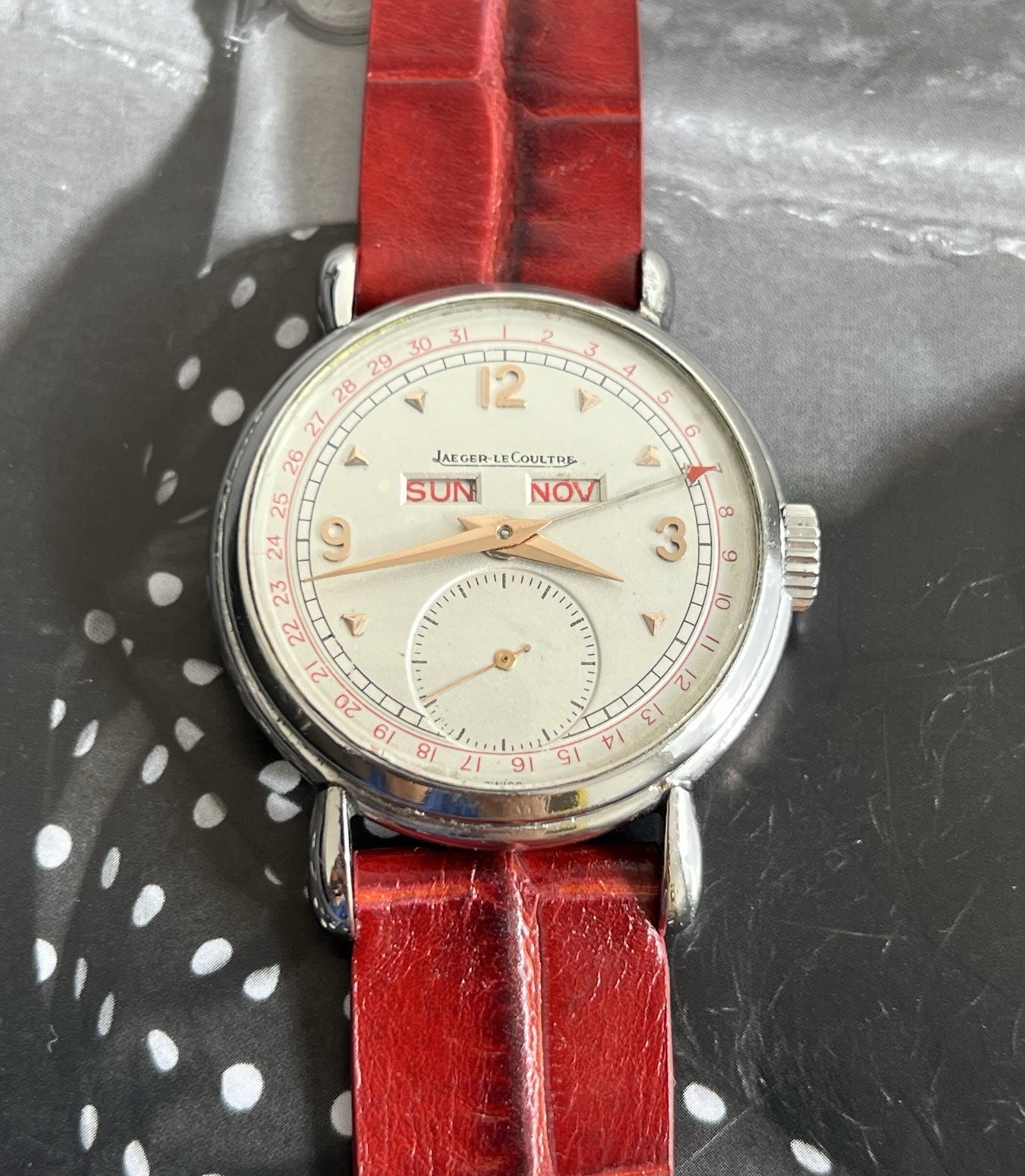 Vintage Jaeger LeCoultre Triple calendar 484, manual wind, tear drop lug working