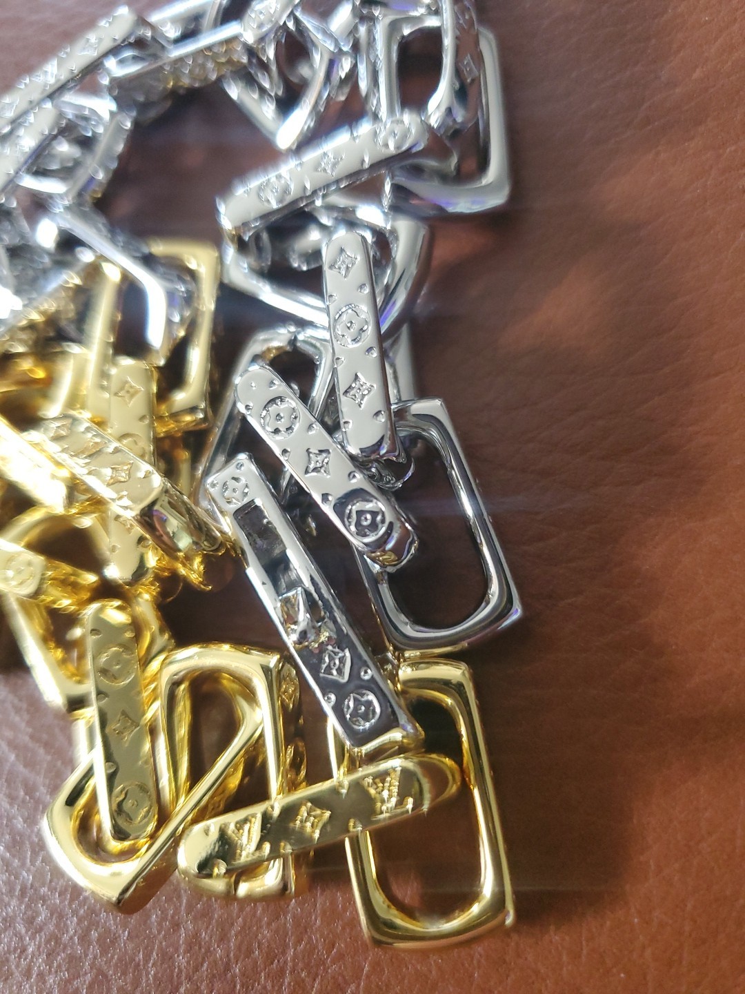 LOUIS VUITTON 20″ Chain Monogram Chain MENS Colorful Beautiful Unworn 2 Tones