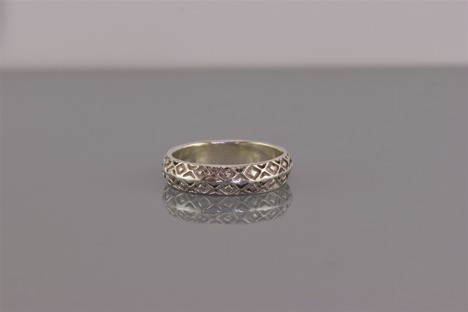 Sterling Silver 5mm Carved X`s & O`s Wedged Band Ring 925 Sz: 6