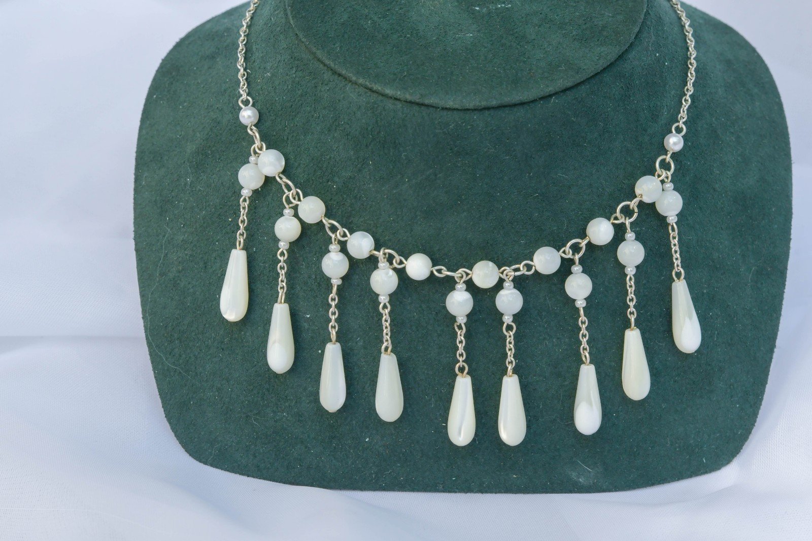 Vintage stunning Robert Rose 17″ White mother of pearl drop necklace