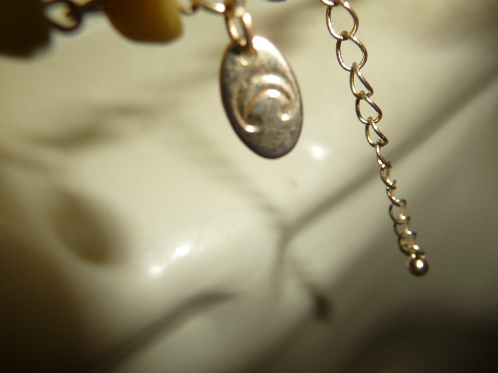 “C” DESIGN GOLD TONE WIRED PALE YELLOW BEADS w GOLD TONE TASSEL NECKLACE #26/19K