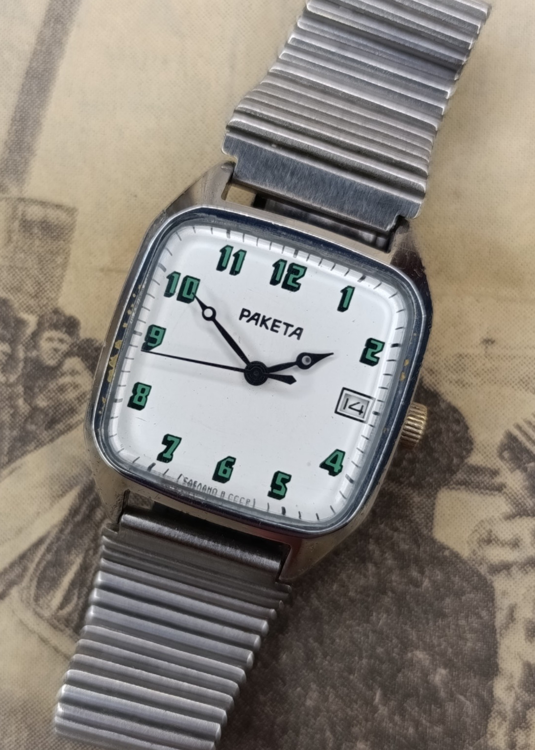 Nice collectiable Soviet Vintage Raketa Original USSR watch 2614.H 18j early 80s