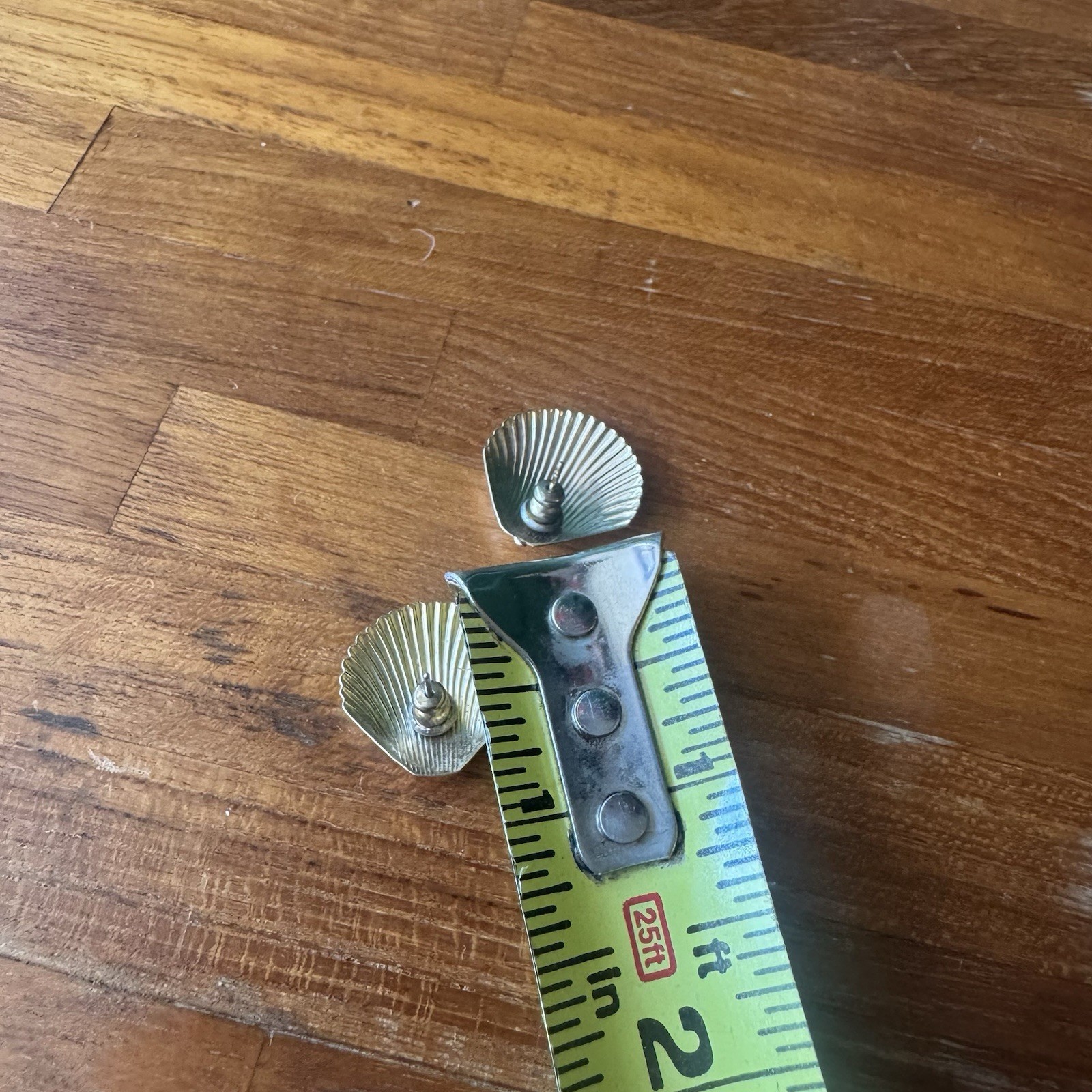 Vintage Gold-tone Clam Seashell Beach Stud Earrings | Nautical Coastal Jewelry