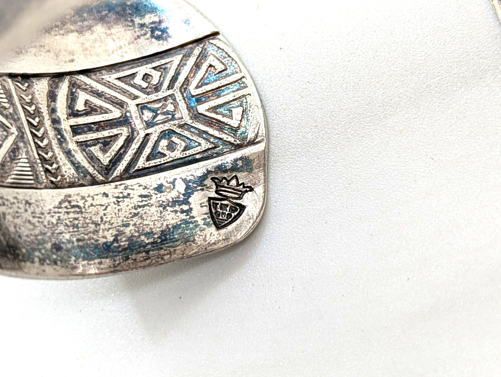 Antique Columbia Inca TRP 900 Silver Tribal Cuff Bracelet Signed Crown Shield 32