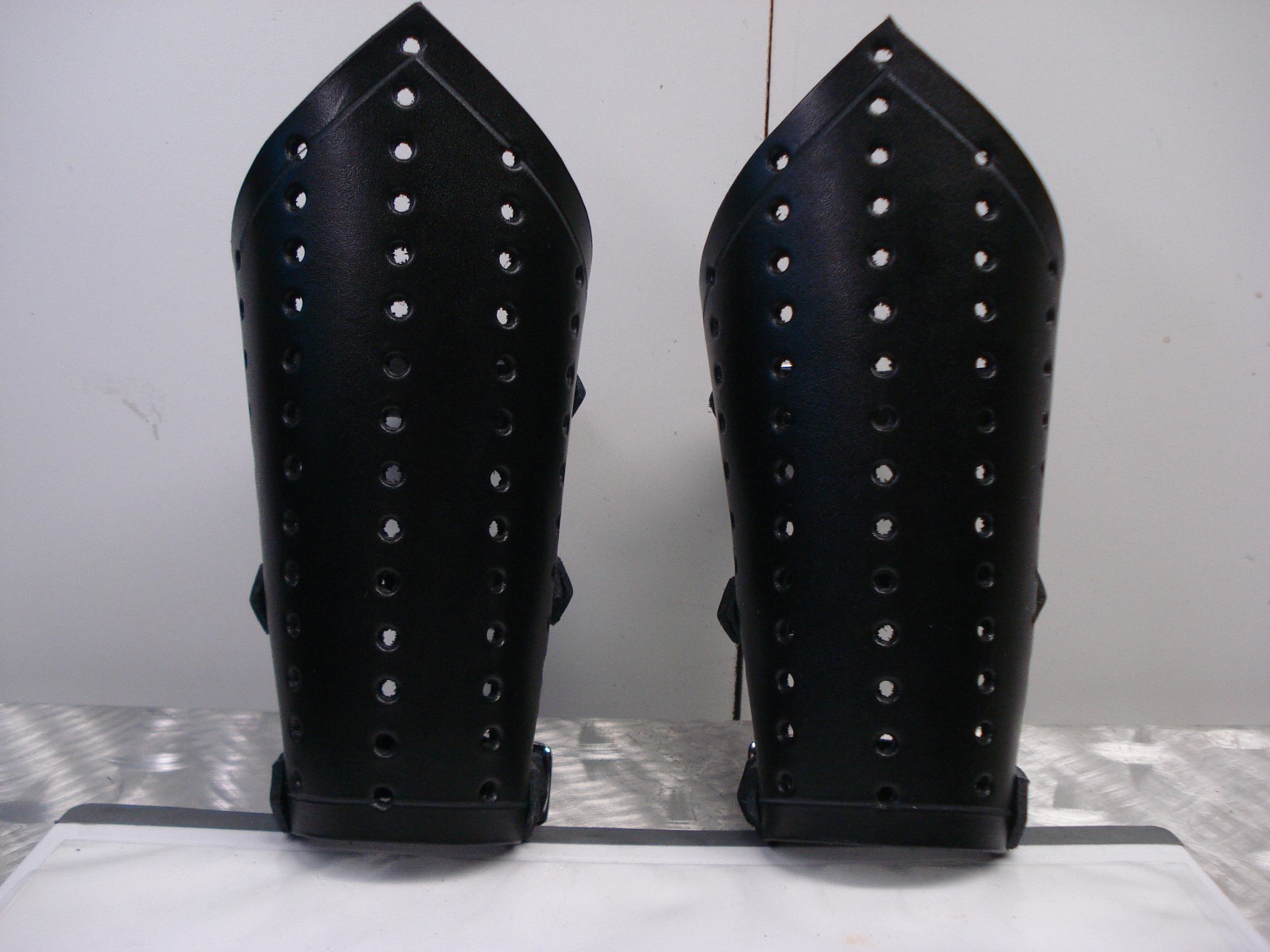 LEATHER GAUNTLET. MAKE IT ON YOUR OWN WAY PRE-PUNCHED …(MDLG0323)… POLAND