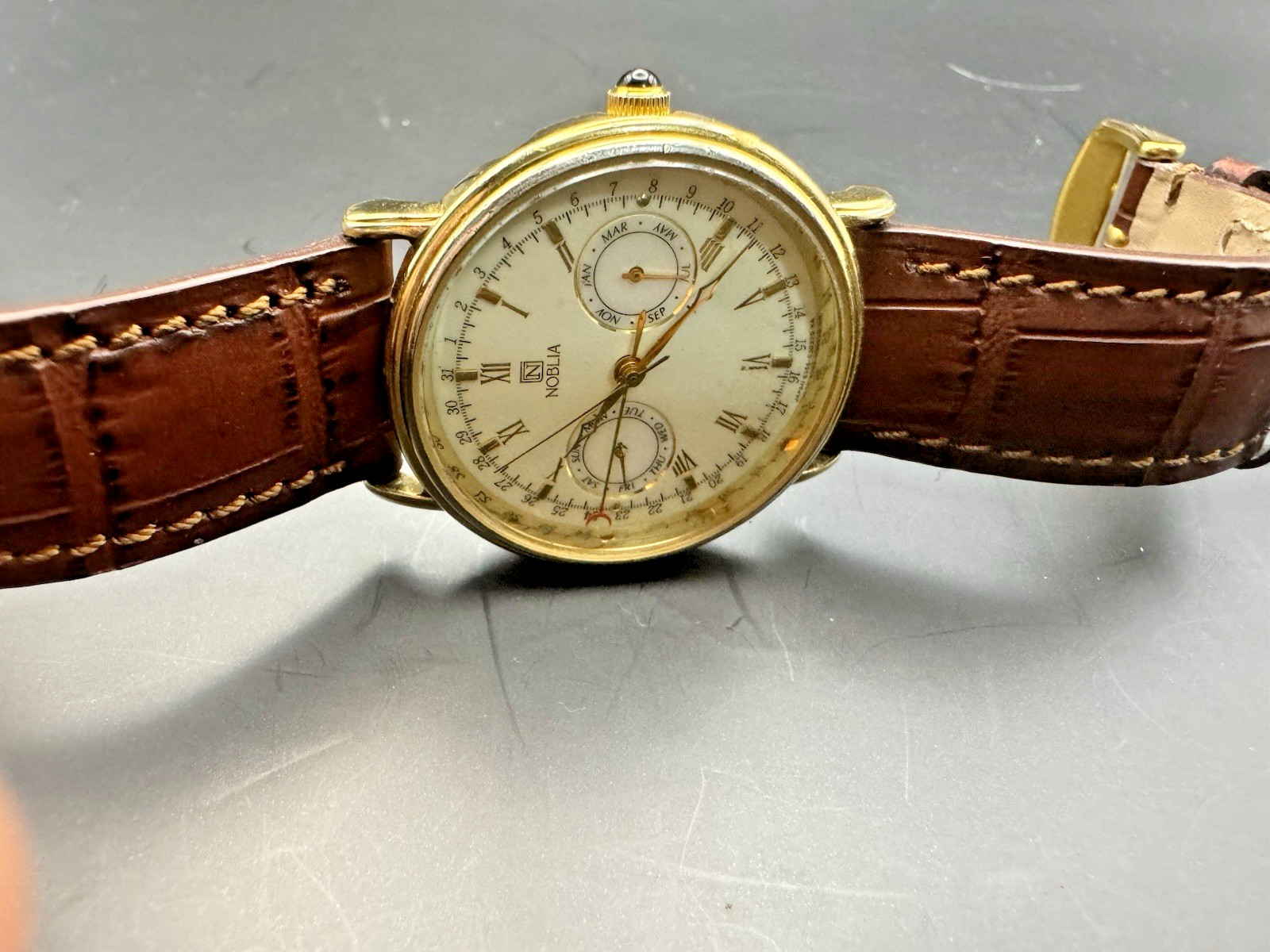 Vintage Citizen Noblia Triple Calendar Mens Quartz Watch caliber 6355 G30151