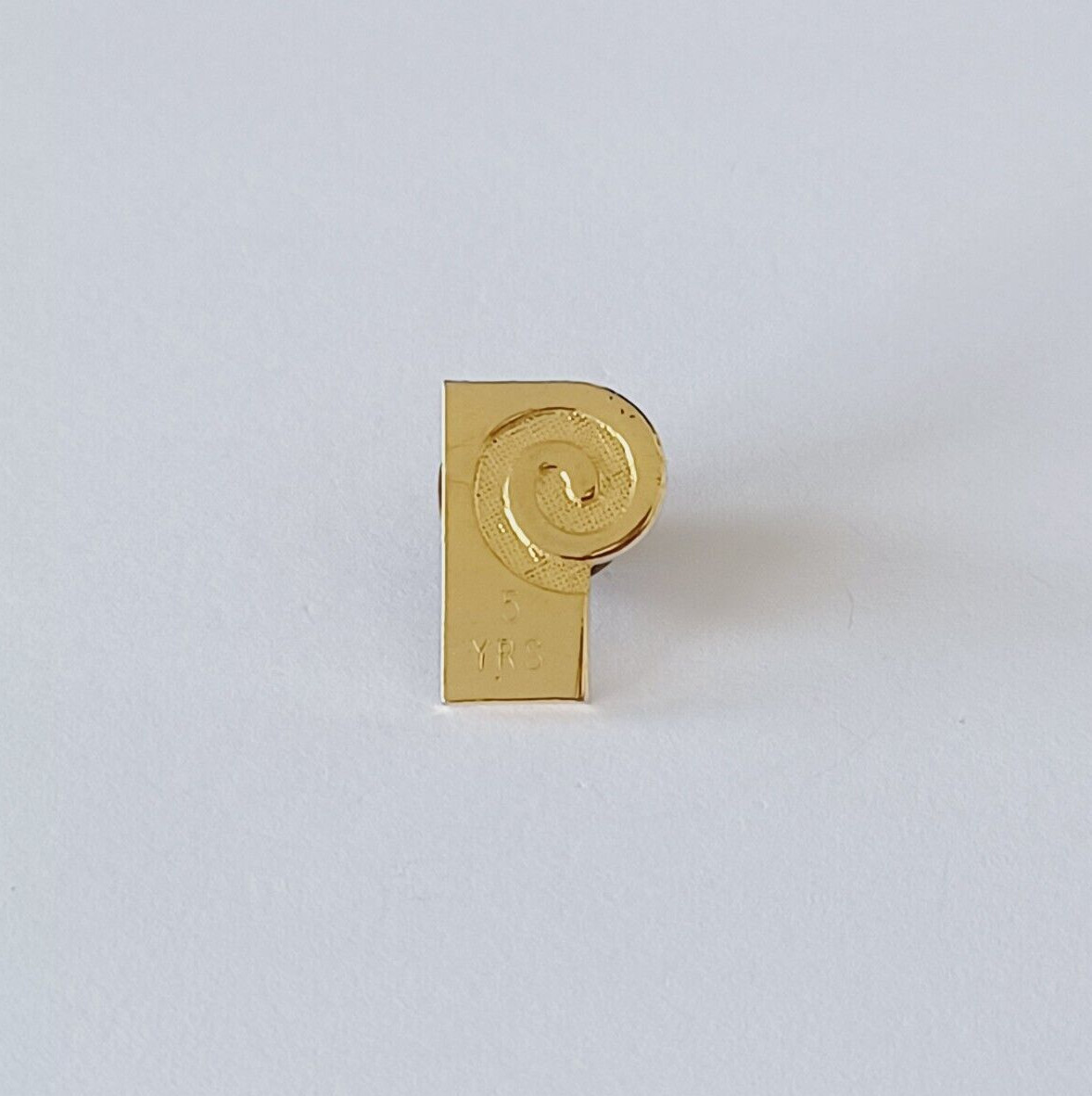 Gold Tone P 5 YRS 5 Years Tac Label Pin