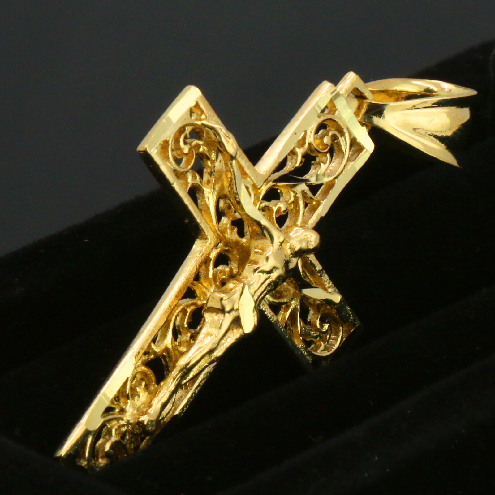 18k Gold Plated JESUS CROSS CRUCIFIX Charm Pendant 5mm 18″ Figaro Necklace Chain