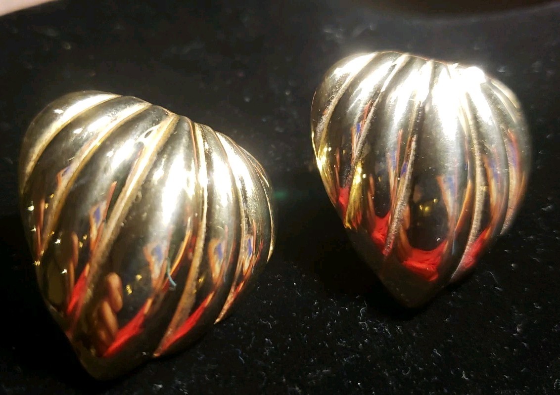 Gold-tone Hollow Stud Pierced Earrings Light Weight Leaf/heart Shape 1.25″x1.25″