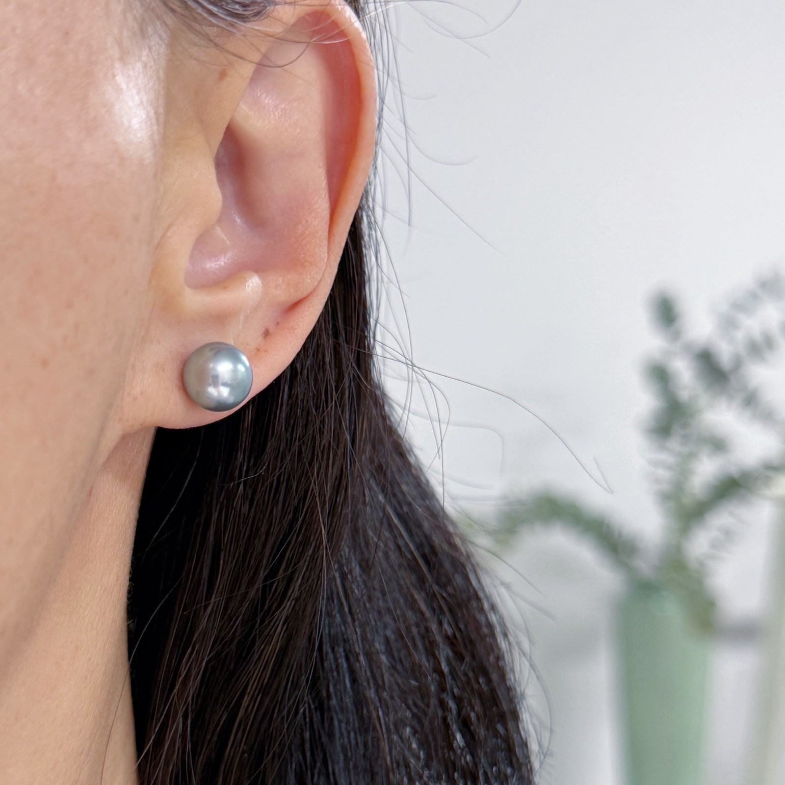 High Luster 8.7mm Round Gray-Blue Japanese Akoya Pearl Stud Earrings 18K Gold