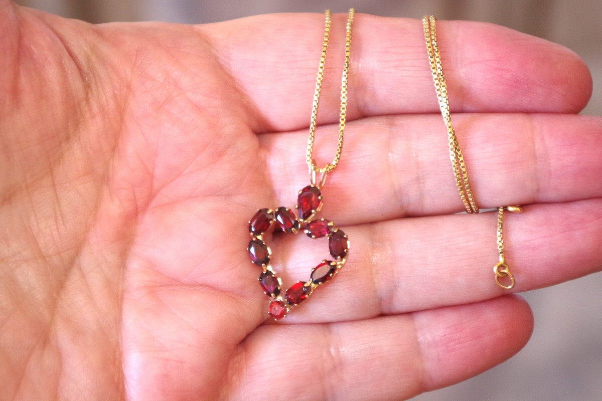 VINTAGE 10K GORGEOUS LARGE 26 MM OVAL MOSAMBIQUE GARNET FANCY HEART PENDENT