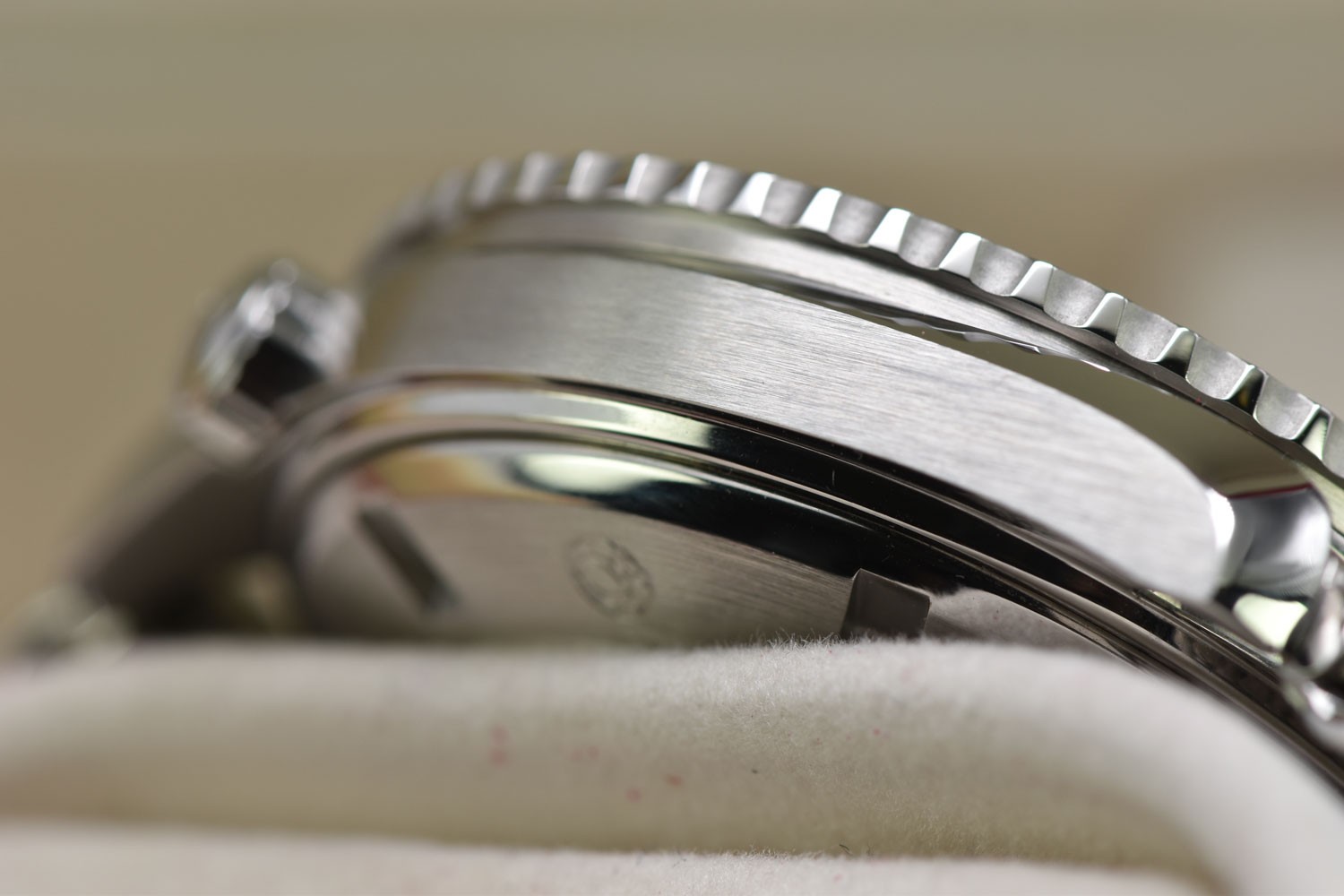 Omega Planet Ocean XL 45.5MM Auto Black Dial Shark Mesh Bracelet 2500D 2200.53