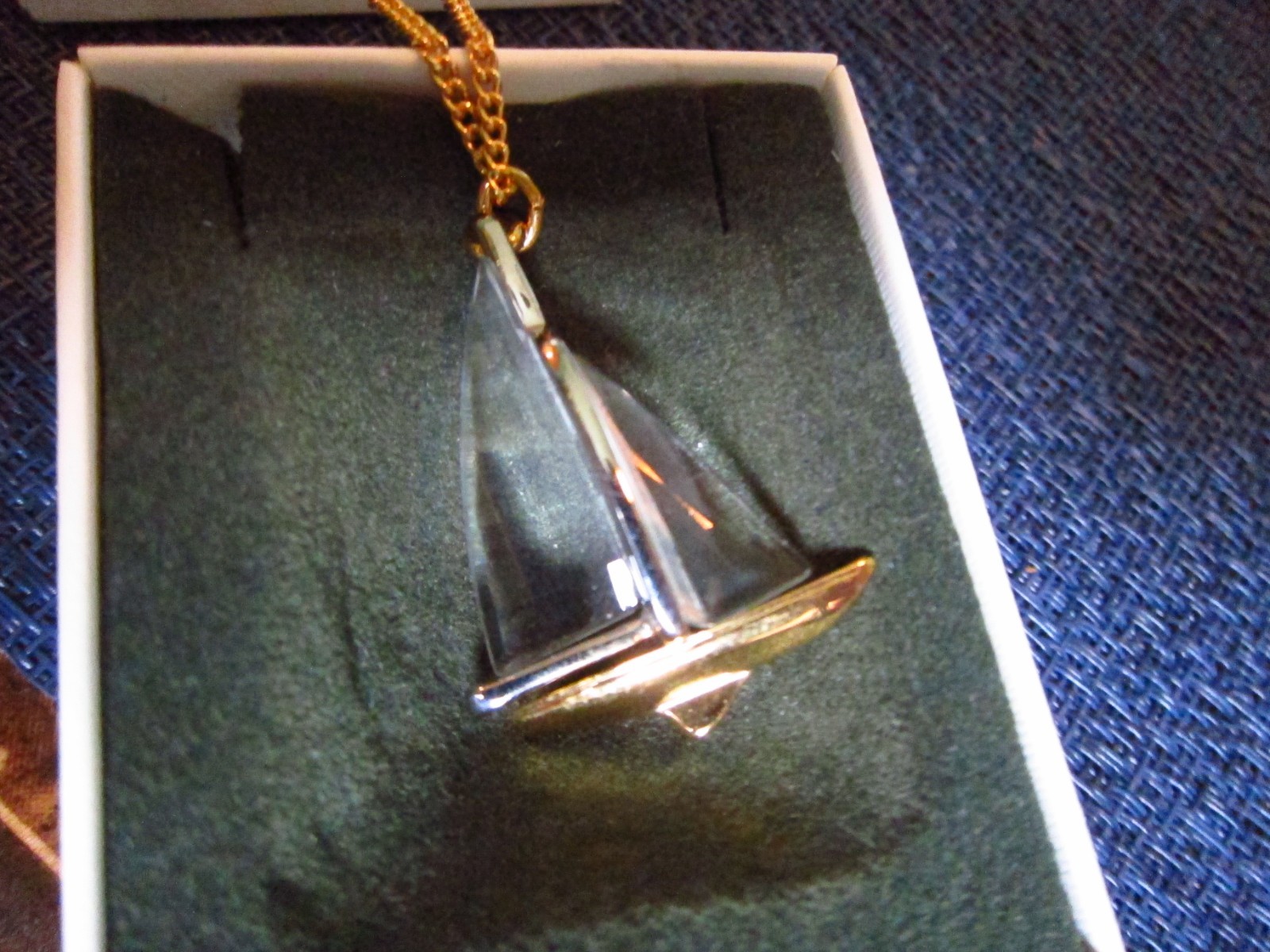 Swarovski Crystal Memories Sailboat Pendant Necklace 3 cm Pendant 20” Necklace