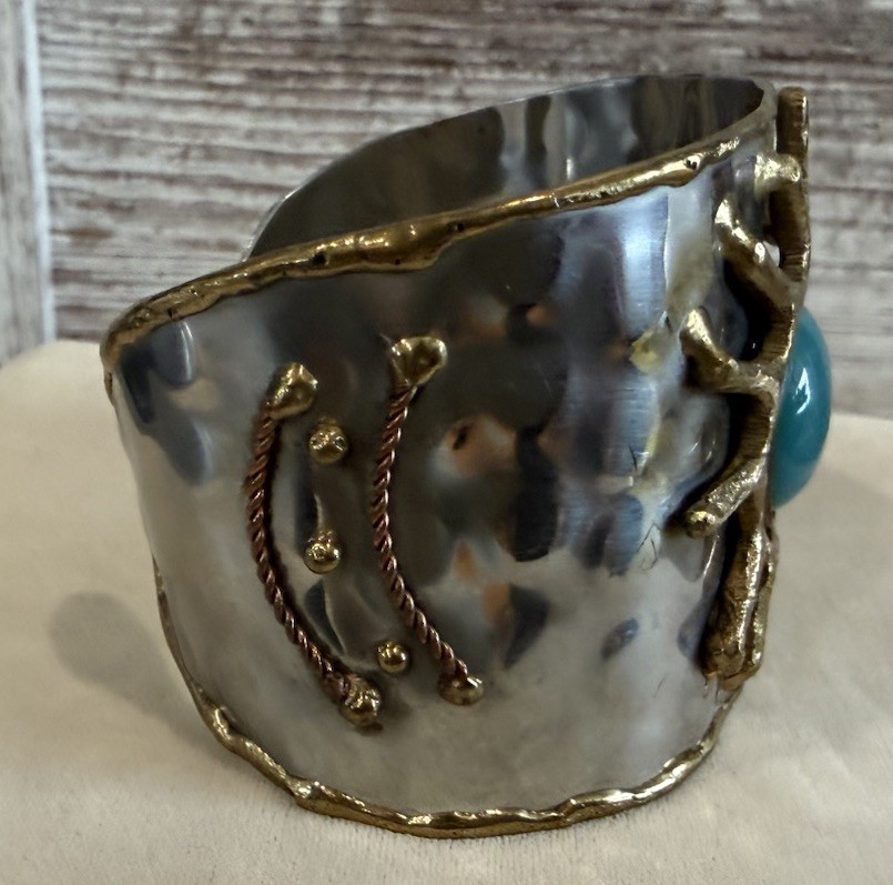 Hammered Metal Cuff Bracelet Faux Turquoise Eye Silver Tone Vintage Spring
