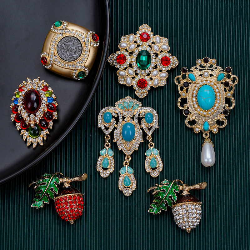 Exquisite Women Crystal Badge Pin Vintage Enamel Brooch Pin Elegant Lady Jewelry