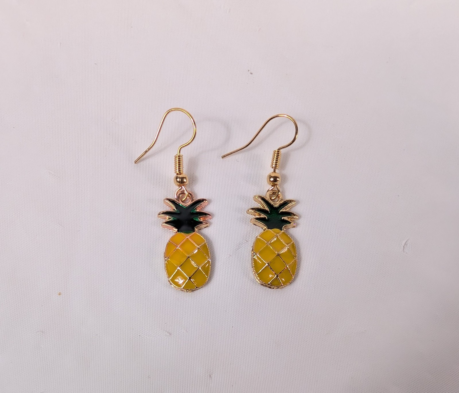 Hook Drop Dangle Pierced Earrings Gold Tone Pineapple Summer Fruit Food Fun