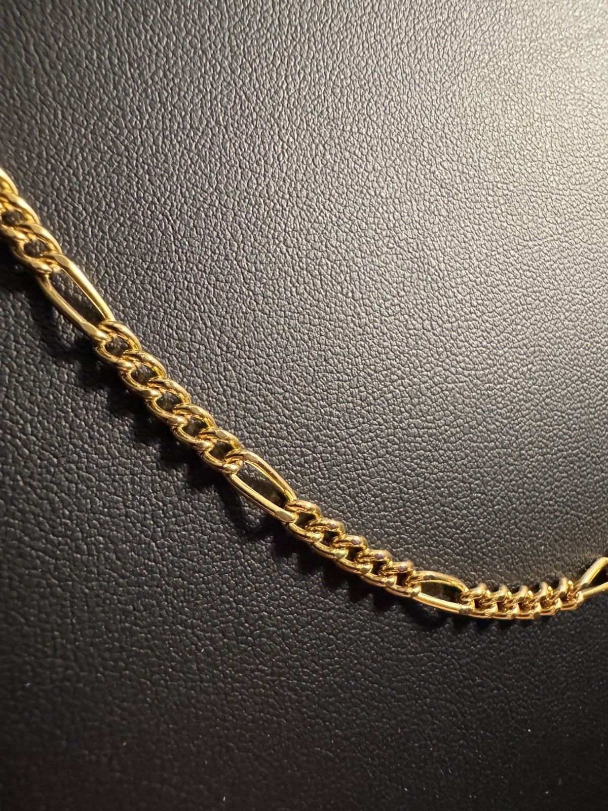 14K Gold-Plated Figaro Chain Necklace Classic Flat Link Unisex Style 20″