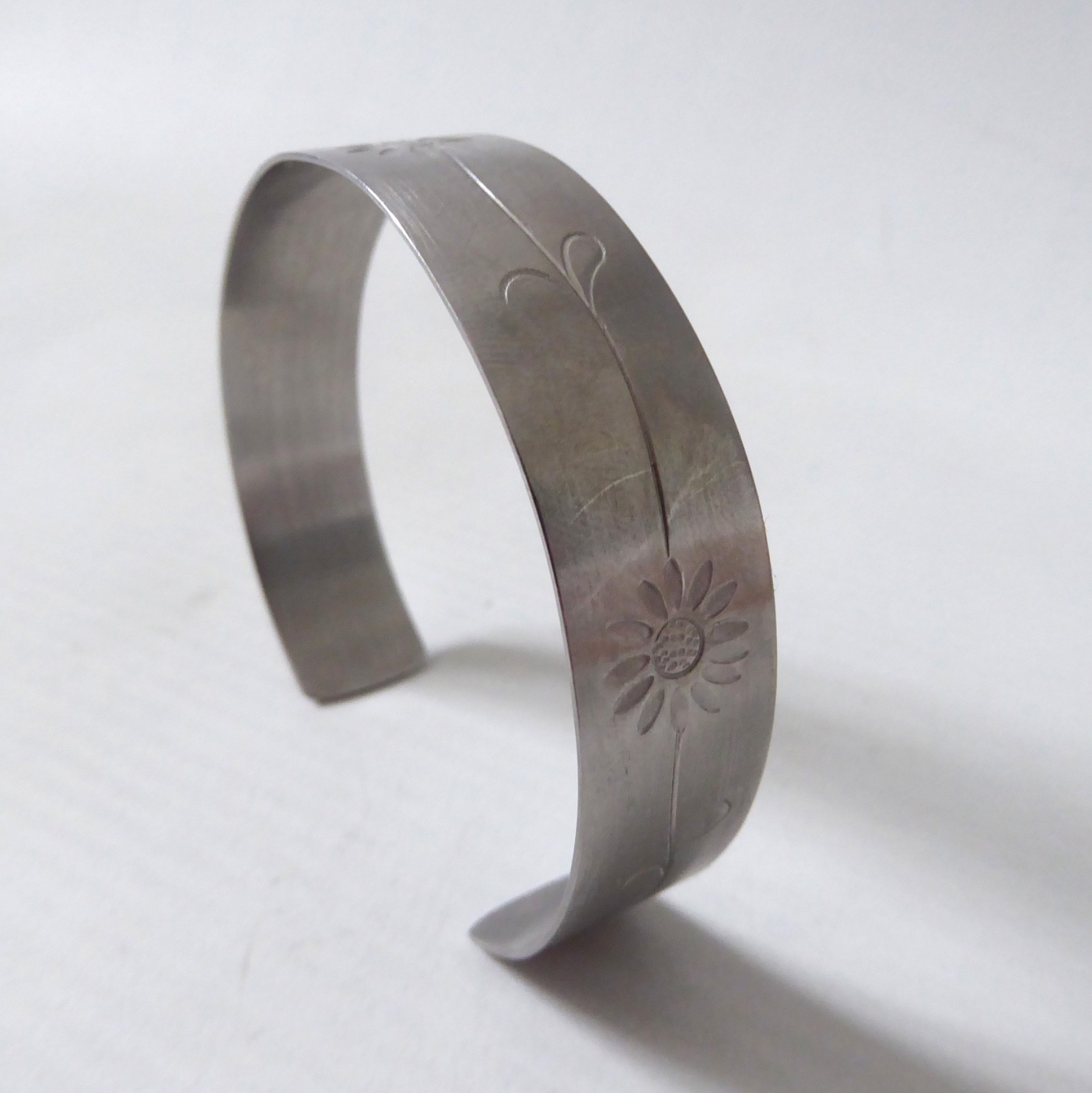 Stamped IVS modernist stainless steel vintage flower bracelet bangle, retro cuff