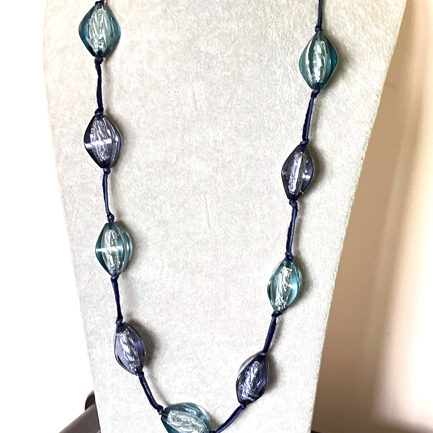 Chunky beaded necklace blue tone 92cm plastic glass effect costume jewellery