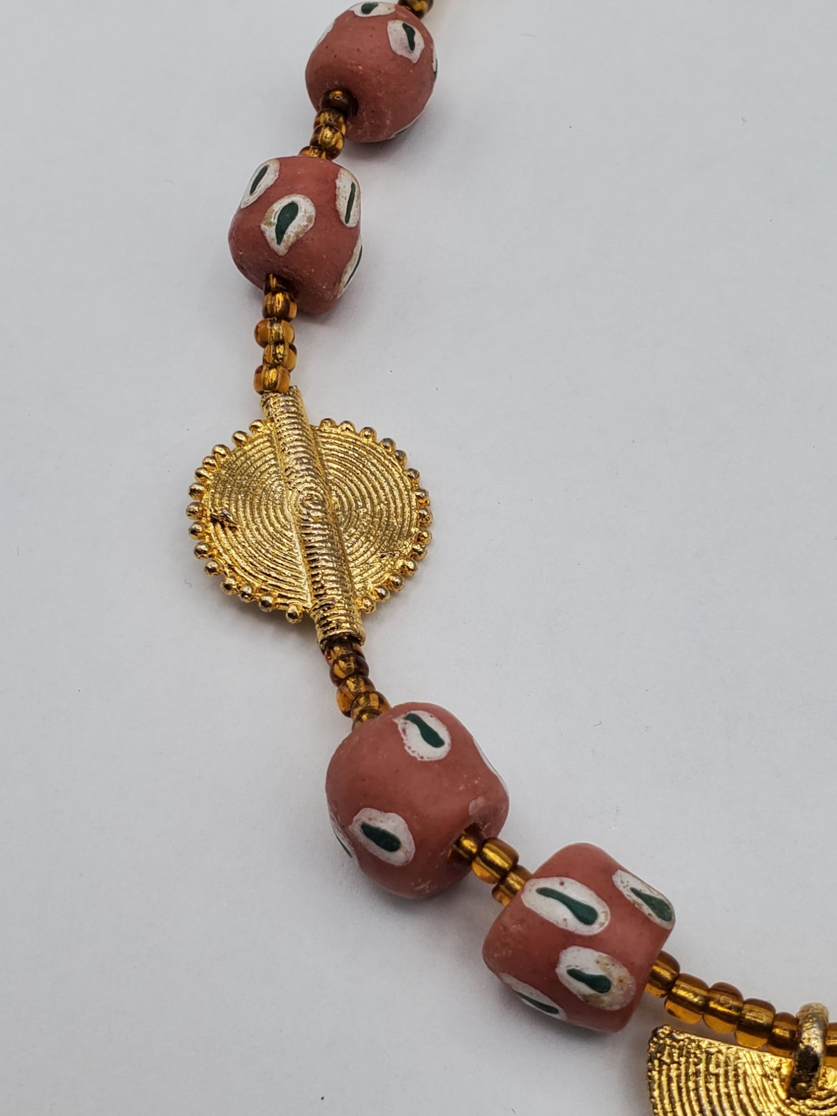 Gold tone metal Pendant Glass stone pottery clay beaded vintage necklace D72