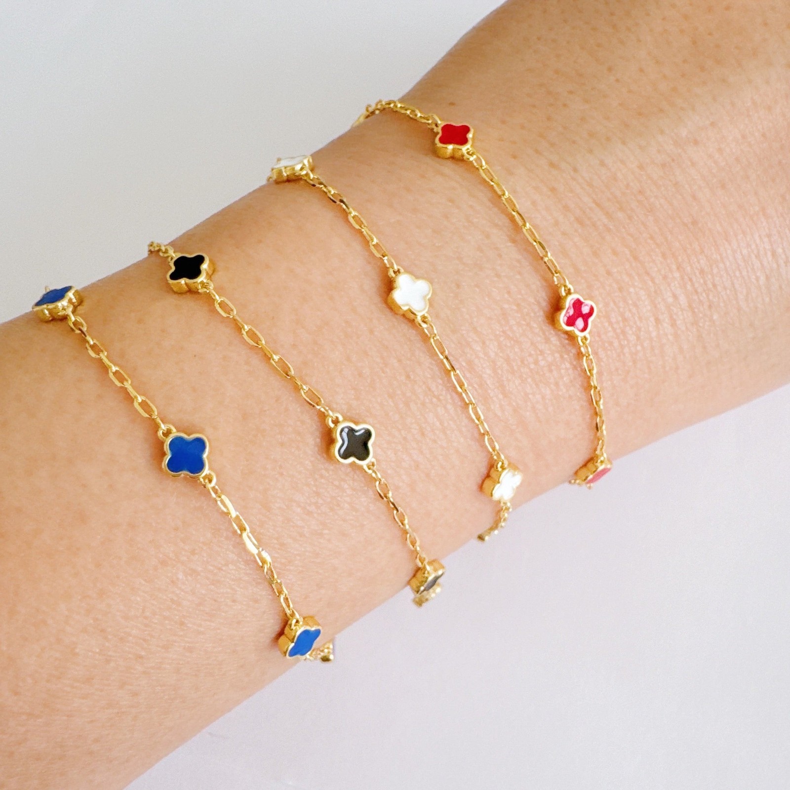 Petite Clover Single Layer Bracelet