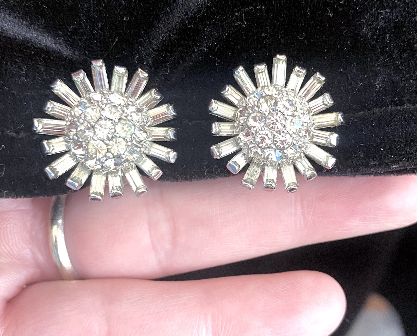VTG PENNINO SIGNED Crystal RHINESTONE Rhodium Plate Clip On EARRINGS