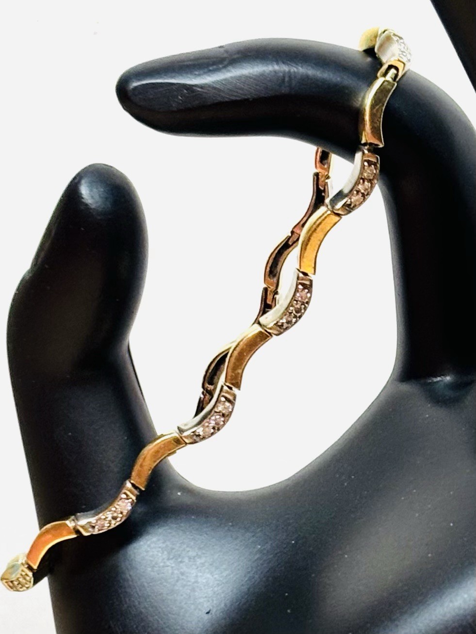 14K Solid Gold Diamond bracelet 12.6 Grams, 7” Inches Long New!