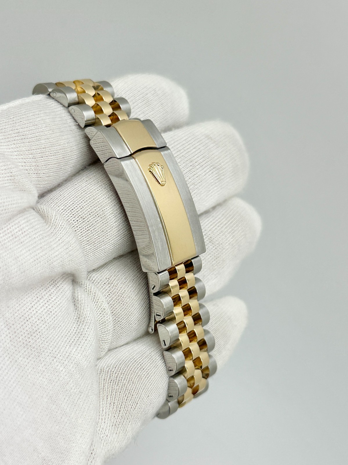 2025 Rolex Datejust 126233 36mm Champagne Dial 18K Gold Steel Box Paper Jubilee