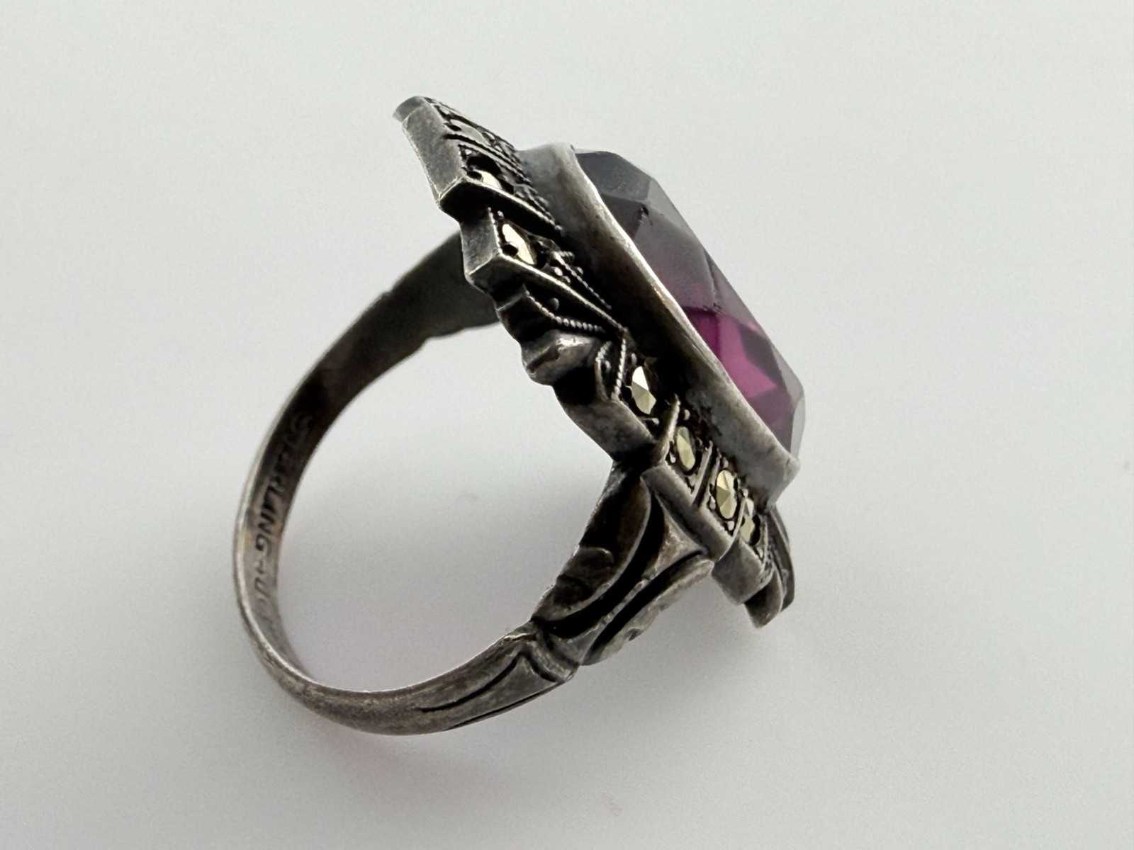 Vintage Uncas Manufacturing Sterling Silver Purple Glass Marcasite Ring Sz 6.25