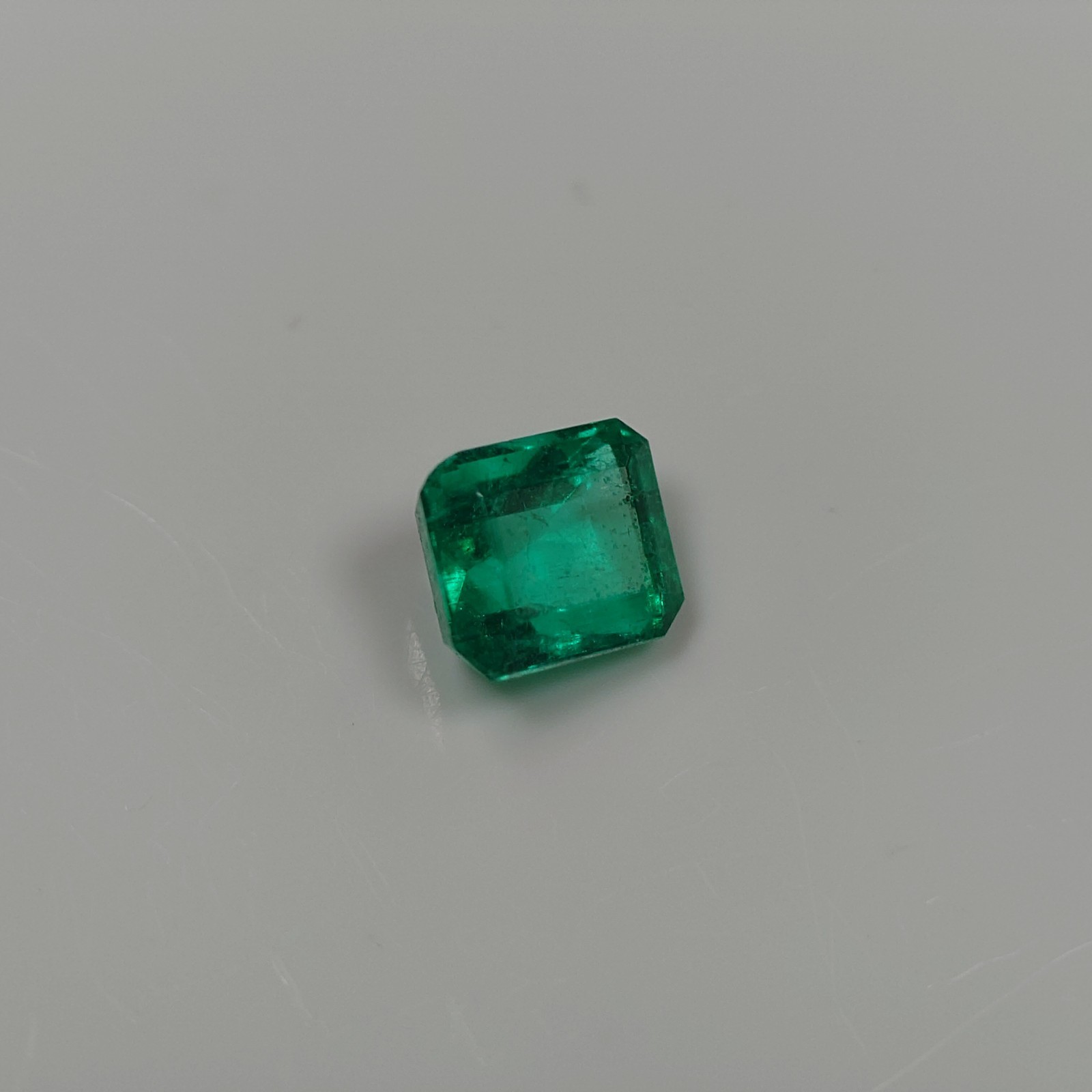 Natural Emerald 0.28 ct, approx. 4.2mm x 3.4mm x 2.5mm, Jewelry Removal e0019