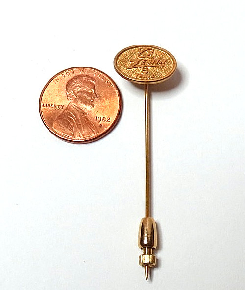 VINTAGE LOT OF 5 ZENITH 5 YEARS GOLD TONE PIN PINS..