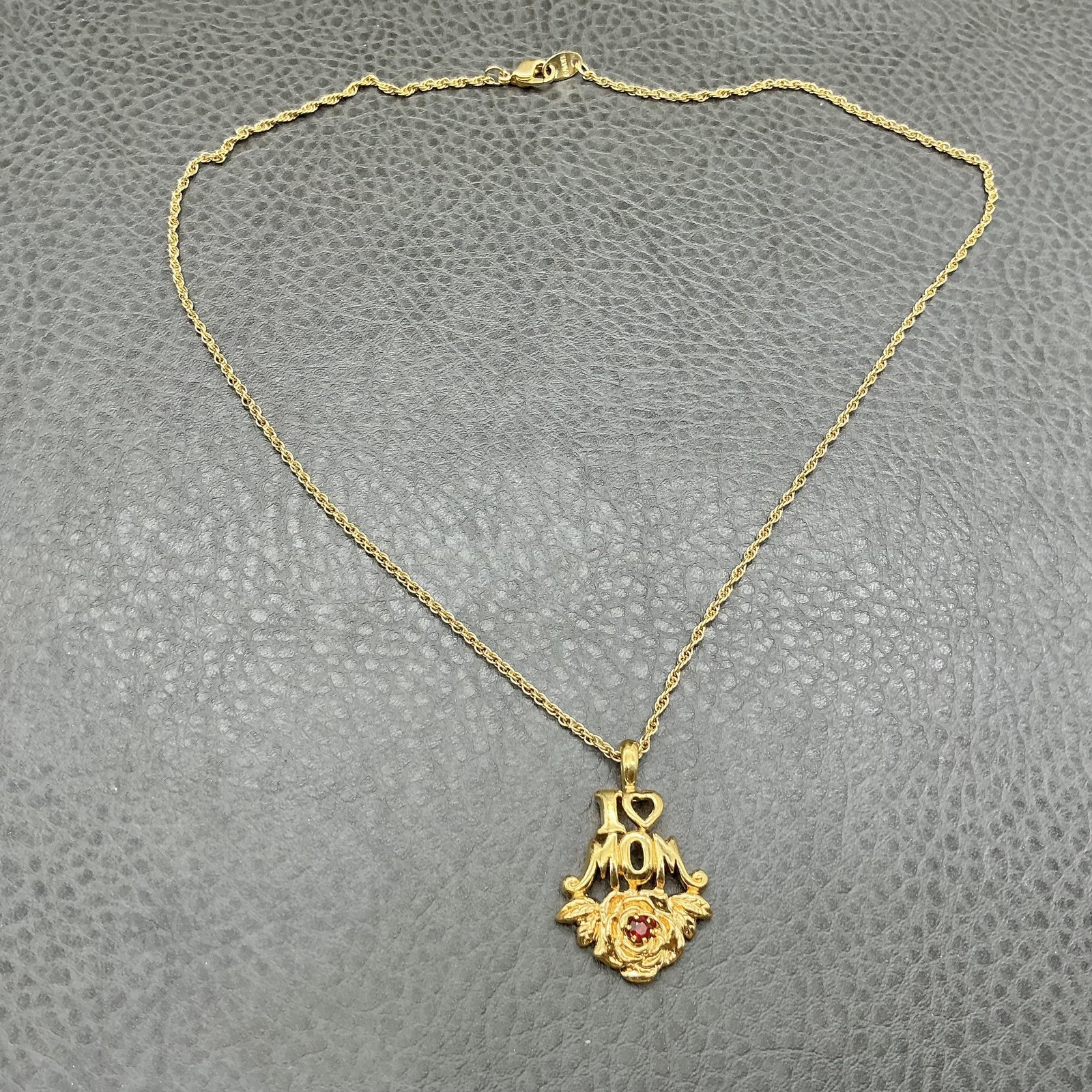 AVON I Love Mom Heart Necklace Red Stone Flower Pendant Chain Womens 18 Inch