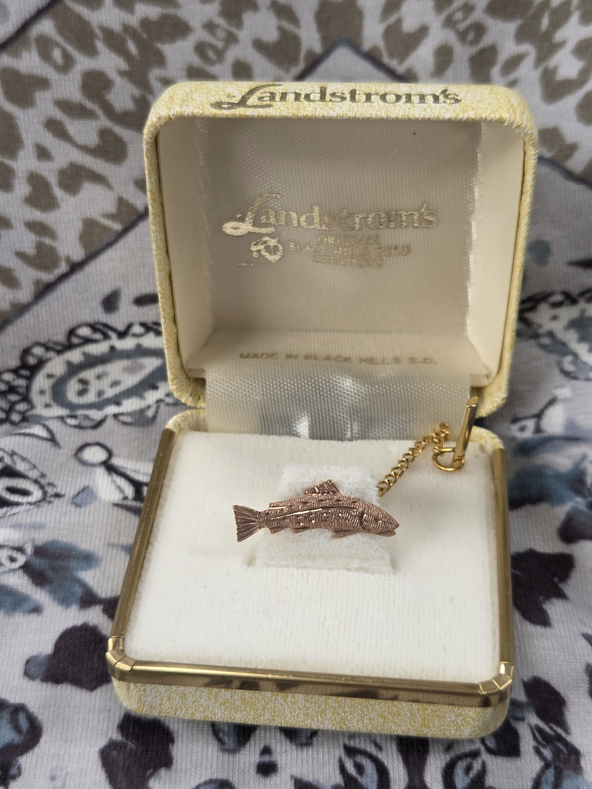Gorgeous Vtg Landstrom’s Black Hills Gold-10K Salmon Fishing Trout Tie Tack Pin