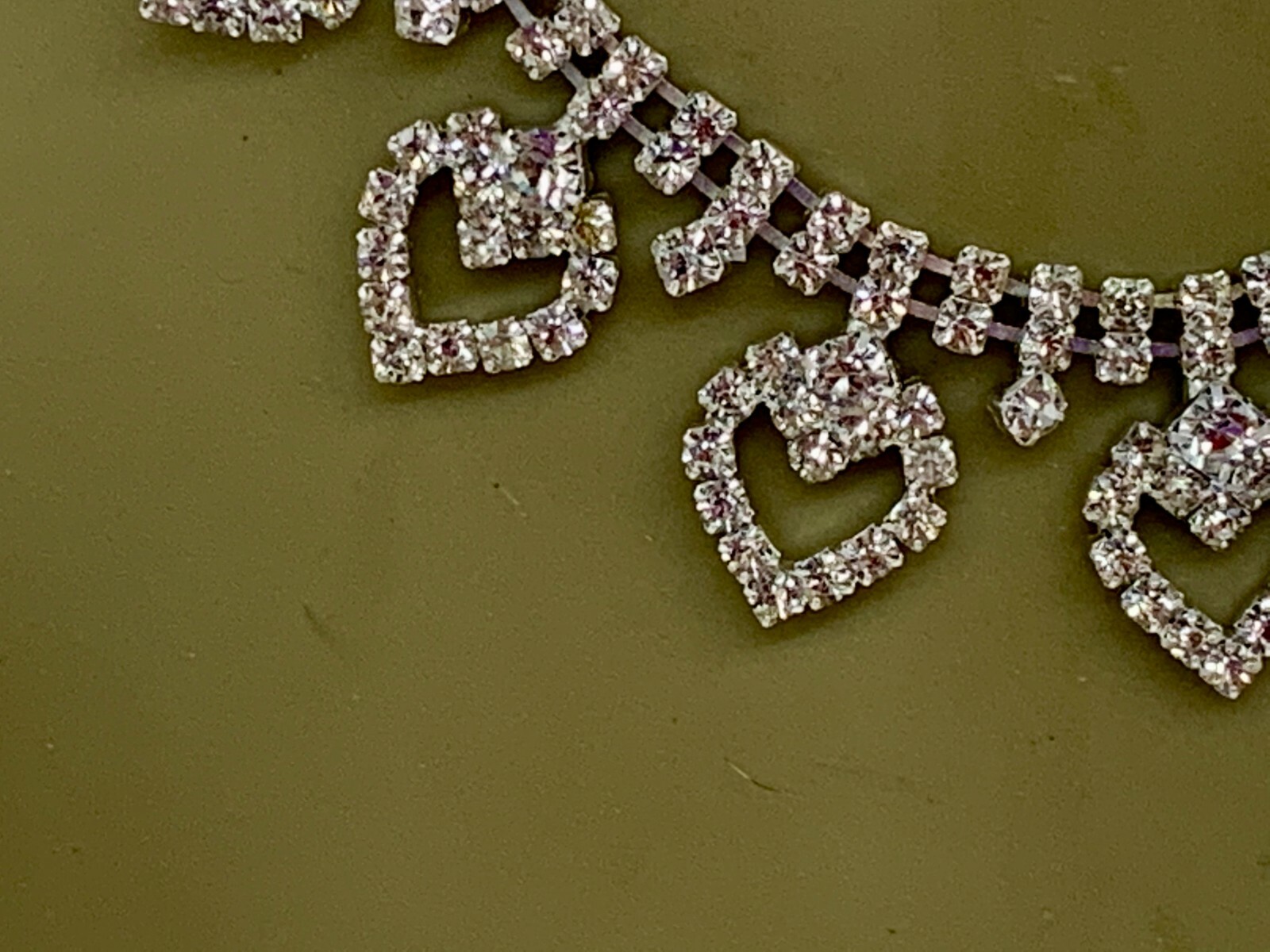 VINTAGE STYLE SILVER PLATED DIAMANTE HEART NECKLACE