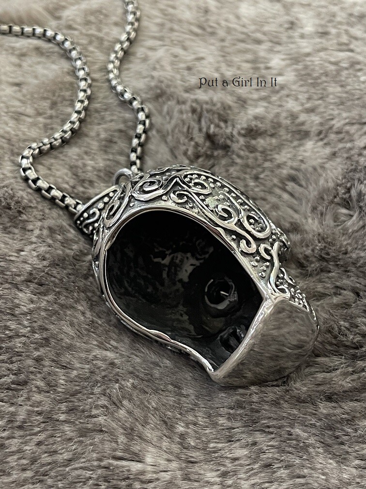New ORNATE EMBOSSED HEAVY STAINLESS STEEL SKULL CHAIN PENDANT BIKER NECKLACE