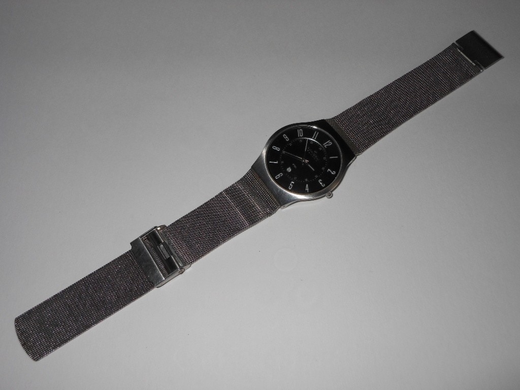 ‘ Scandinavian Denmark lightweight titanium SKAGEN wristwatch gray color ultra